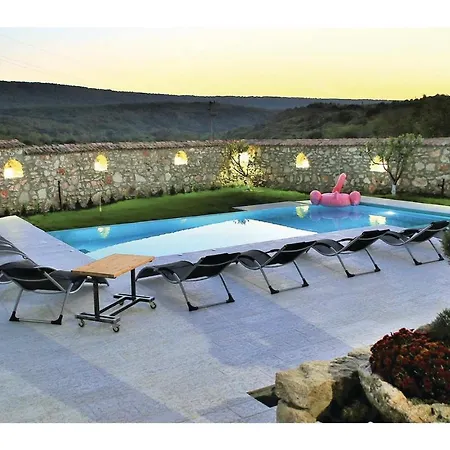 Eight-bedroom Holiday In * Tsŭrkva