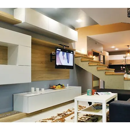 Дом отдыха Eight-bedroom Holiday In *