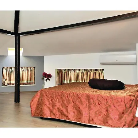 Дом отдыха Eight-bedroom Holiday In