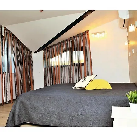 Дом отдыха Eight-bedroom Holiday In
